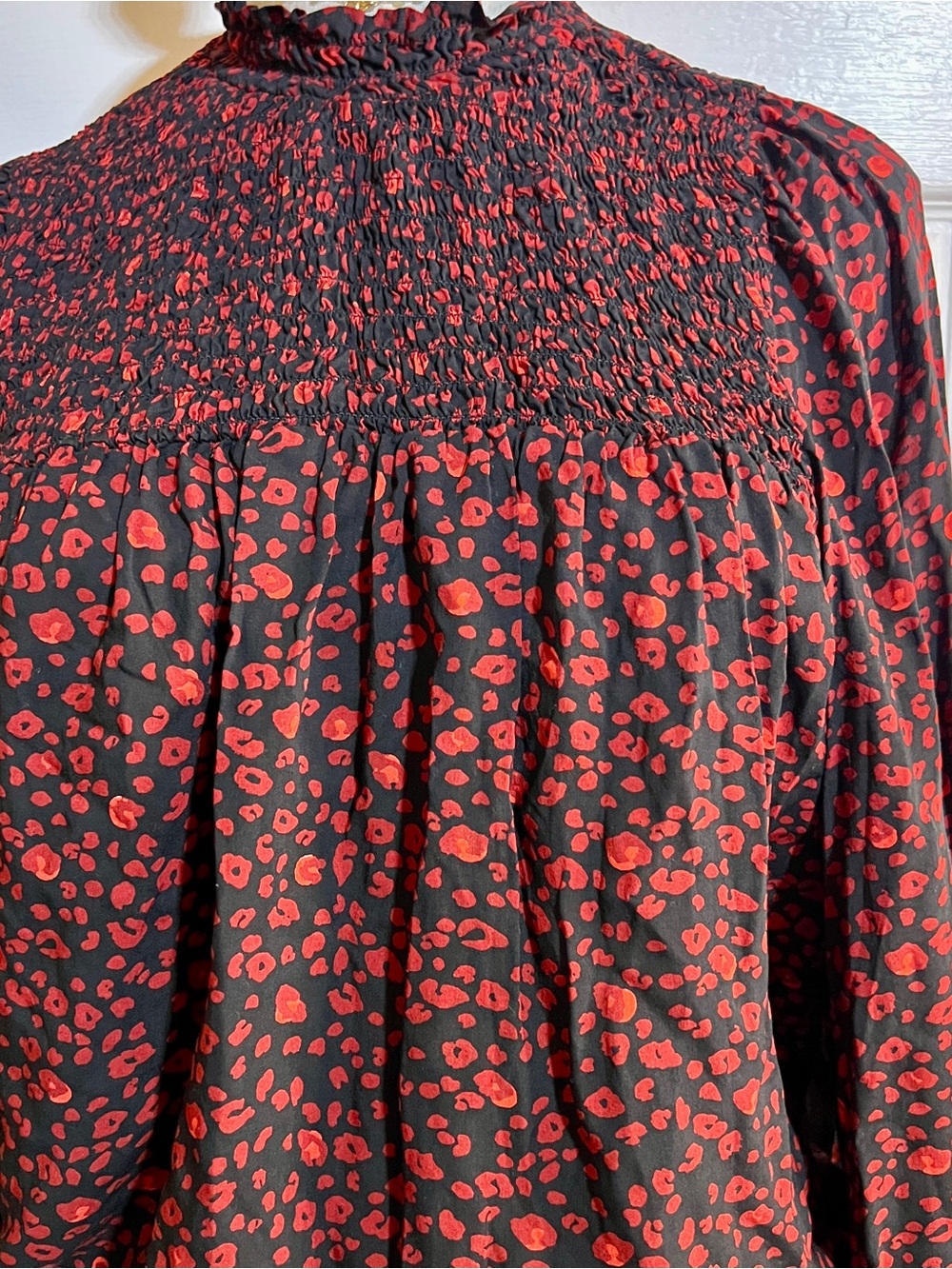 Twelve O Two Wms Red Black Print Smocked
Pleated Balloon Sleeve Peasant Top M - Picture 3 of 13